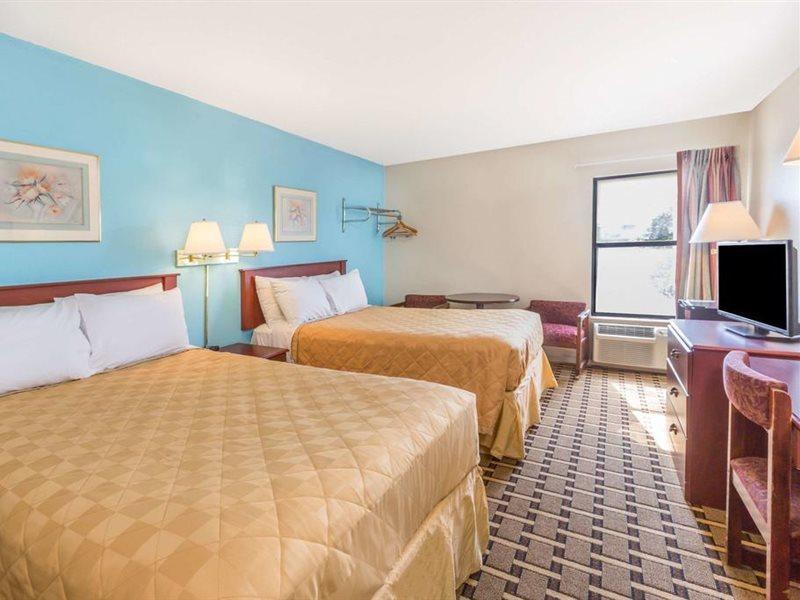Super 8 By Wyndham Knoxville Downtown Area Bagian luar foto
