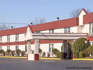 Super 8 By Wyndham Knoxville Downtown Area Bagian luar foto