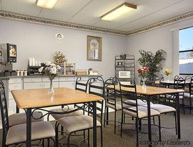 Super 8 By Wyndham Knoxville Downtown Area Restoran foto